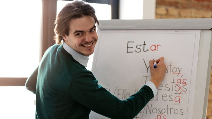 Ser vs Estar: El error que delata a los italianos (y cómo solucionarlo)