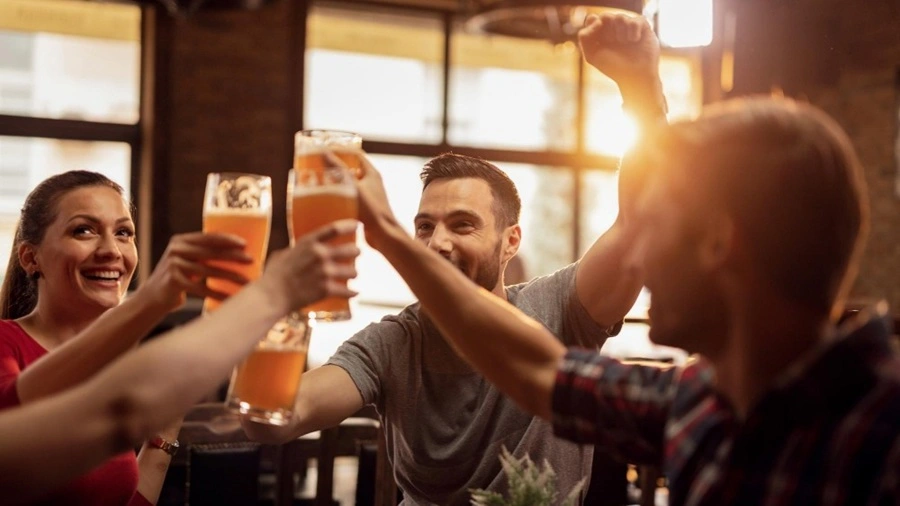Vida nocturna en Valencia: Guía de bares y discotecas para italianos que se mudan a Valencia y no saben dónde salir